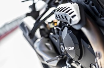 Ducati Monster 1200 R 2017 - Bild 54 Ducati Monster 1200 R 2017 - Bild 54